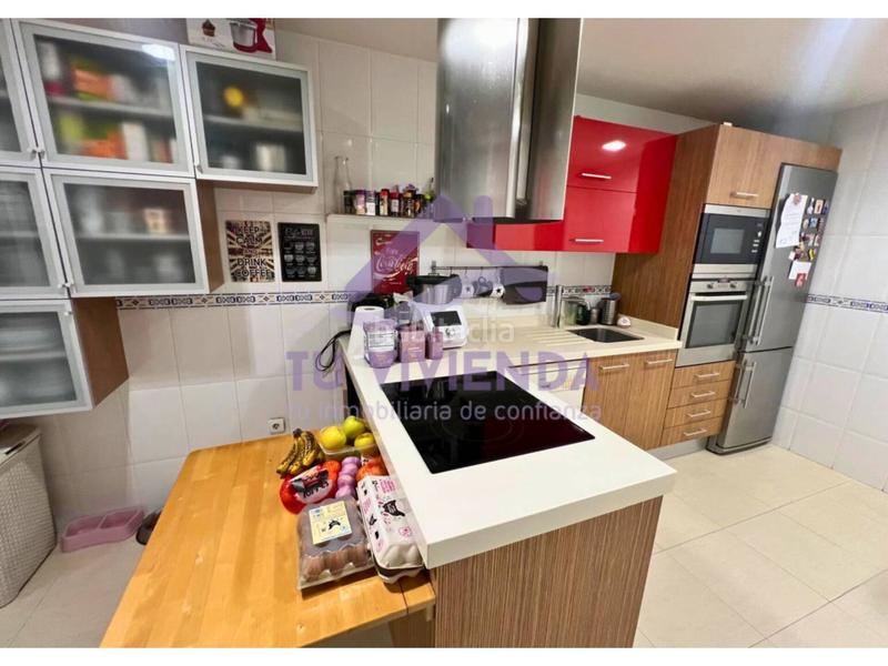 Foto 757e68ca-1713-48c7-9773-9d3a06235996. Semi detached house with heating parking in Tudela de Duero