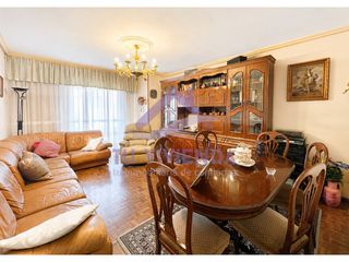 Flat in Calle menorca 5. Amplio piso de 4 habitaciones, todas con terraza en calle menorc