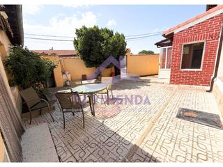 House  Calle iglesia. Casa con patio en quintanadiez de la vega