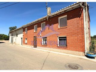 House  Calle gabiños 76. Casa en villaluenga de la vega con 5 dormitorios, corral de 120