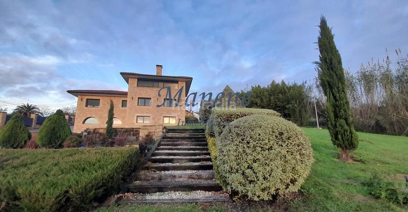 Foto c15b9298-5120-4283-8c52-9c3aa4d6ff78. Chalet avec chauffage parking piscine dans Centro-Puerto Viejo Getxo