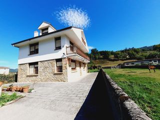 Chalet  Barrio de trebuesto. Casa individual en guriezo con gran parcela de 900m