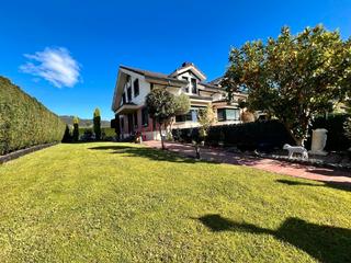 Semi detached house  N/a