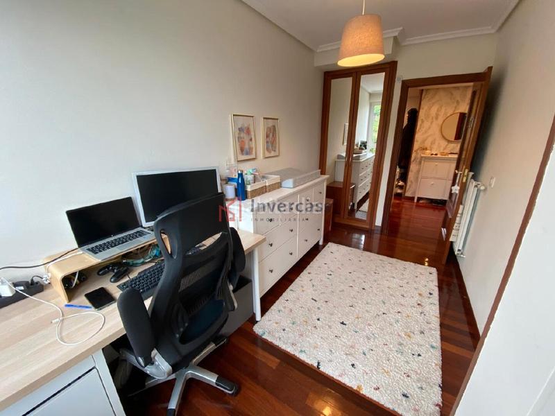 Foto 23c2530f-6ea4-43f2-b77c-88e4e9ea3887. Piso inmobiliaria invercass vende en exclusiva vivienda en urbanización privada con piscina en Castro - Urdiales