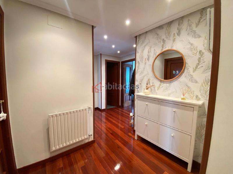 Foto 3243c35c-a4c6-4f29-b83b-d6b49e093cd5. Piso inmobiliaria invercass vende en exclusiva vivienda en urbanización privada con piscina en Castro - Urdiales