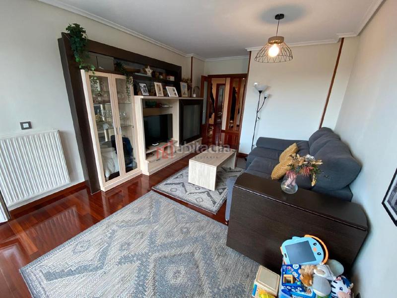 Foto 33ffae44-2180-48c6-924b-88e8034e626c. Piso inmobiliaria invercass vende en exclusiva vivienda en urbanización privada con piscina en Castro - Urdiales