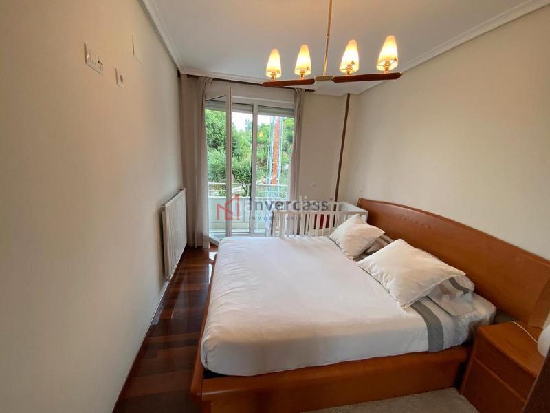 Foto 3549ec7d-e589-4c22-b5c9-63e9885f3875. Piso inmobiliaria invercass vende en exclusiva vivienda en urbanización privada con piscina en Castro - Urdiales