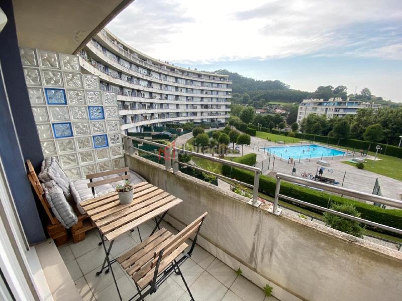Foto 3b81fbf8-1d1c-40a4-a069-58a0d9edd86a. Piso inmobiliaria invercass vende en exclusiva vivienda en urbanización privada con piscina en Castro - Urdiales