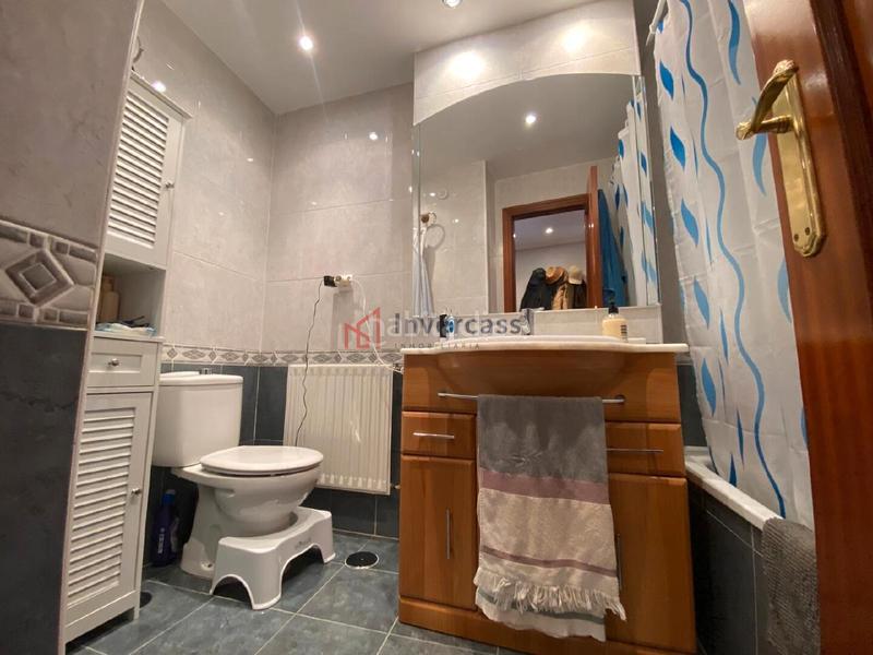 Foto 460457c5-d0b2-4ae2-a942-cb35f07c0deb. Piso inmobiliaria invercass vende en exclusiva vivienda en urbanización privada con piscina en Castro - Urdiales