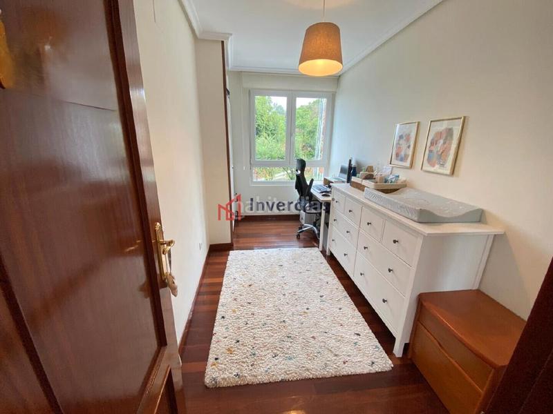 Foto 48ba34bb-420f-4dab-af0e-34481434db8f. Piso inmobiliaria invercass vende en exclusiva vivienda en urbanización privada con piscina en Castro - Urdiales