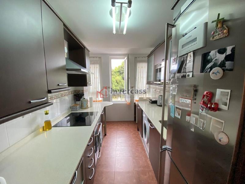 Foto ba91ef7b-5b65-42c9-86df-bd7147029131. Piso inmobiliaria invercass vende en exclusiva vivienda en urbanización privada con piscina en Castro - Urdiales