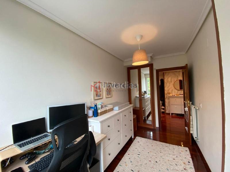 Foto f57f8605-8434-4be9-b8d8-52f9c371e3b7. Piso inmobiliaria invercass vende en exclusiva vivienda en urbanización privada con piscina en Castro - Urdiales