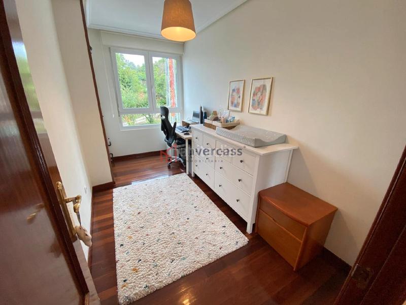 Foto f9d74767-f810-4a3c-9e49-2d0fa0a881bb. Piso inmobiliaria invercass vende en exclusiva vivienda en urbanización privada con piscina en Castro - Urdiales