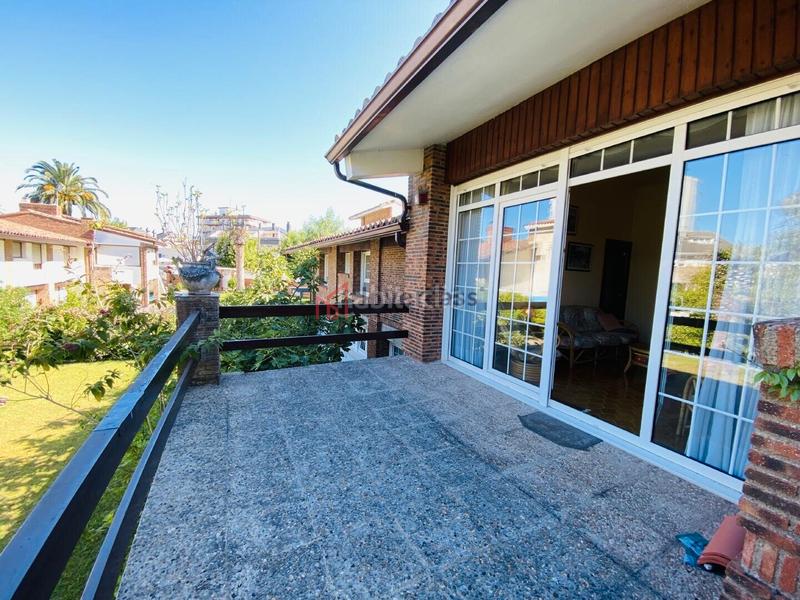 Foto 14d3afe7-fa08-4b02-9436-28264ff95408. Chalet con riscaldamento parcheggio in Zona Playa Laredo