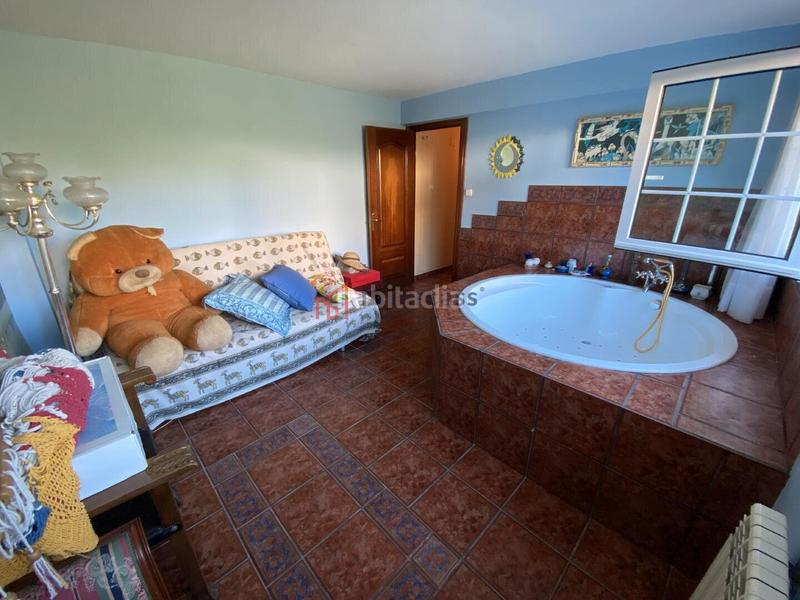 Foto ad13fc22-bb68-4cc6-a115-0f16df278e86. Chalet con riscaldamento parcheggio in Zona Playa Laredo