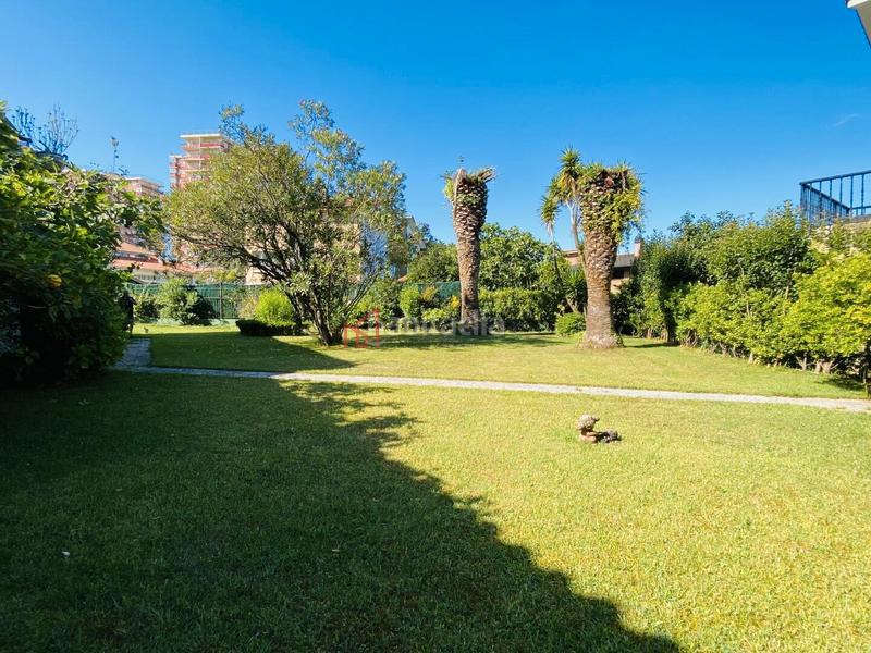 Foto b9cf38da-aa74-4d55-bd22-a0d6b8e7c4c9. Chalet con riscaldamento parcheggio in Zona Playa Laredo