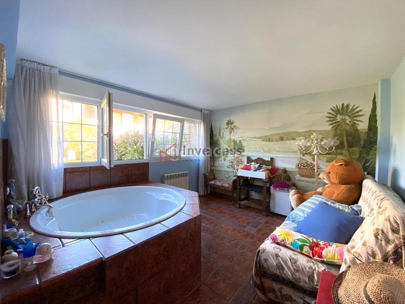 Foto bbb79de8-4bdd-4c4c-b166-49684d7b35f2. Chalet con riscaldamento parcheggio in Zona Playa Laredo
