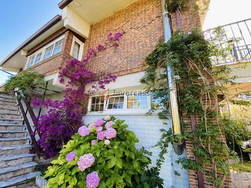 Foto c14d67b4-0b1d-4818-85a3-85feb1b9be9c. Chalet con riscaldamento parcheggio in Zona Playa Laredo