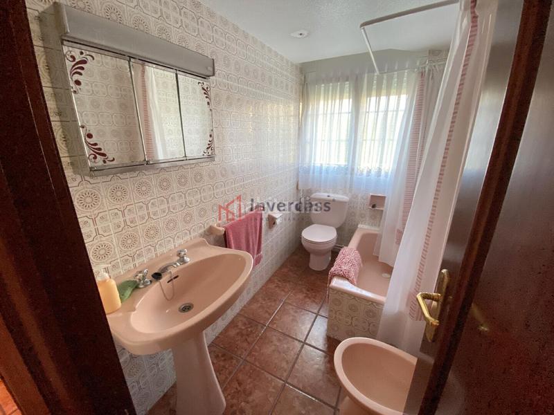 Foto c256b0fe-9483-414e-924b-550d015a887a. Chalet con riscaldamento parcheggio in Zona Playa Laredo