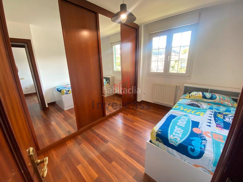 Foto b8c4a17a-dec7-49b0-ba77-36763a419236. Casa bifamiliare con riscaldamento parcheggio in Mioño-Santullán Castro - Urdiales