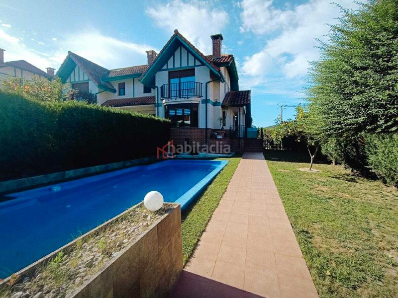 Foto 45ba24e7-9bf4-4606-b43a-b98217223b91. Casa a schiera con riscaldamento parcheggio piscina in Castro - Urdiales