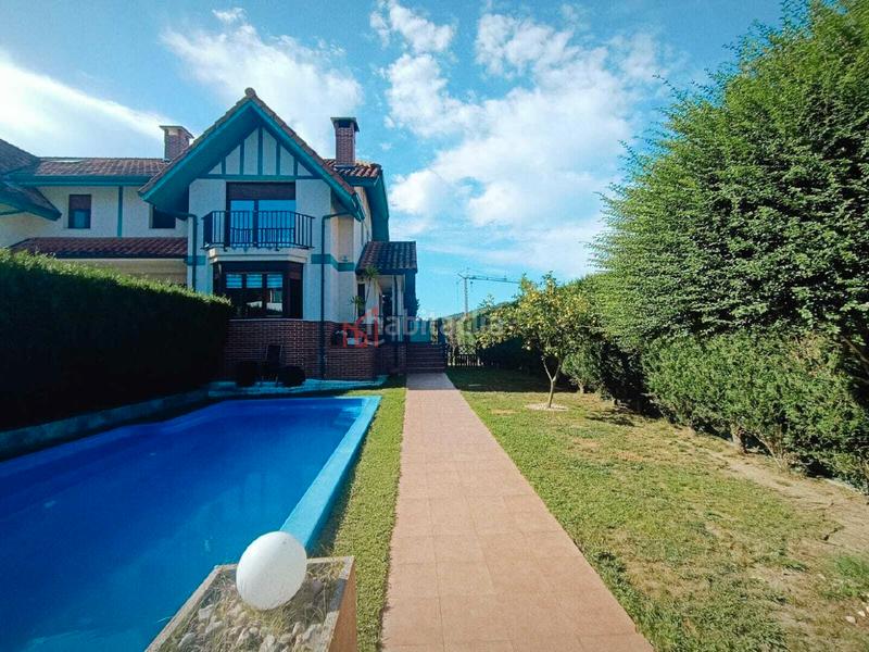 Foto 8a17c1ed-2850-47ac-b618-b18c99dfa7e7. Casa a schiera con riscaldamento parcheggio piscina in Castro - Urdiales