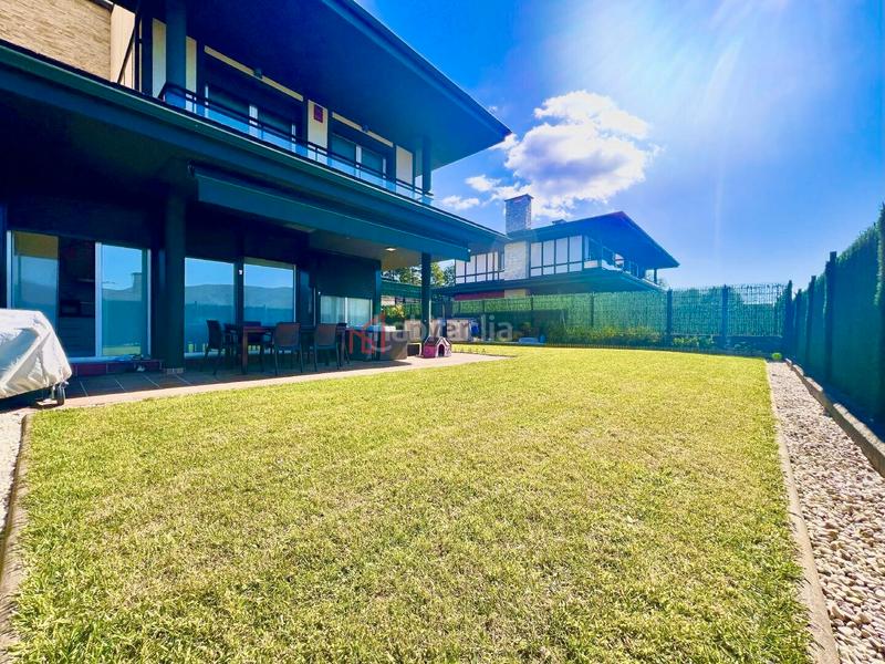 Foto 1a959664-f57c-4f9f-a067-e554d79d9b61. Chalet con riscaldamento parcheggio piscina in Mioño-Santullán Castro - Urdiales