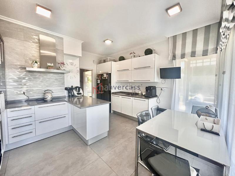 Foto 9eb55962-ef49-46df-8551-d9435641a851. Chalet con riscaldamento parcheggio piscina in Mioño-Santullán Castro - Urdiales