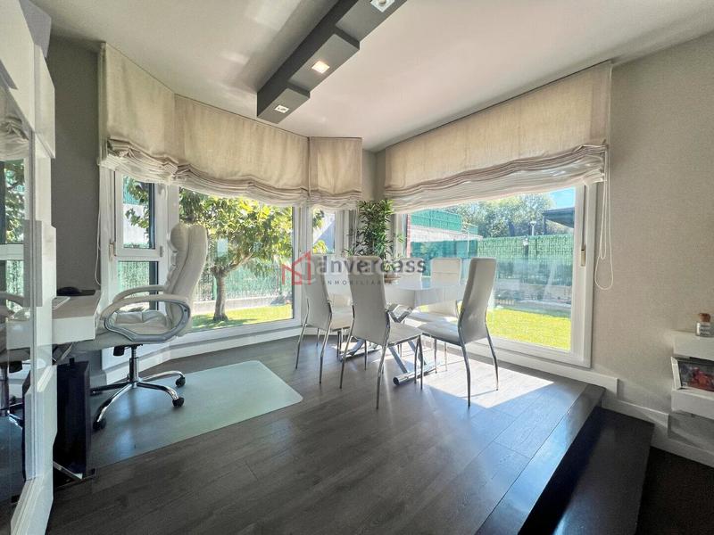 Foto ac0d2630-7a01-4bbd-98fa-bc96b4f0416f. Chalet con riscaldamento parcheggio piscina in Mioño-Santullán Castro - Urdiales