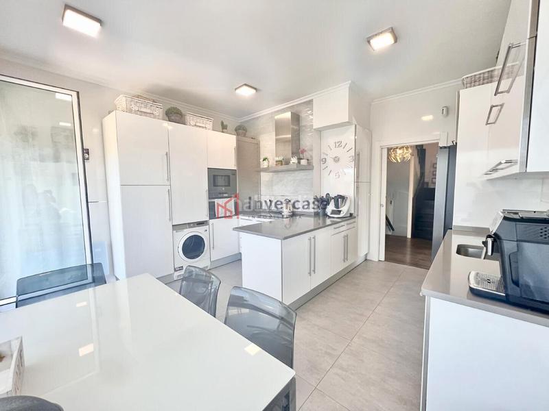 Foto 4046cf39-df74-42b2-8c92-db542694aa36. Xalet amb calefacció aparcament piscina a Mioño-Santullán Castro - Urdiales