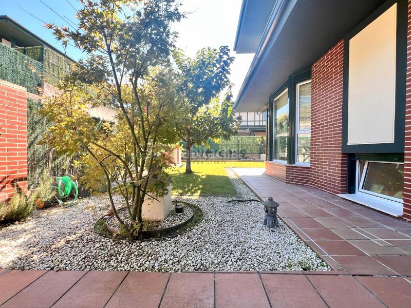 Foto 90092b9a-d787-4e4e-bce7-d61166971006. Xalet amb calefacció aparcament piscina a Mioño-Santullán Castro - Urdiales