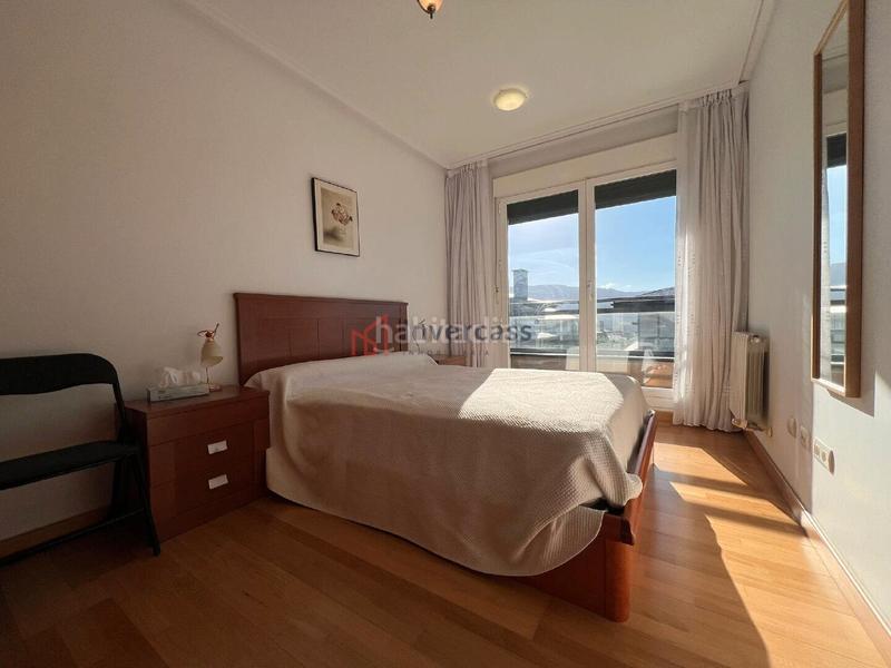 Foto 498aee9b-4bb0-488d-8355-e71f846b3c76. Casa aparellada amb calefacció aparcament piscina a Castro - Urdiales