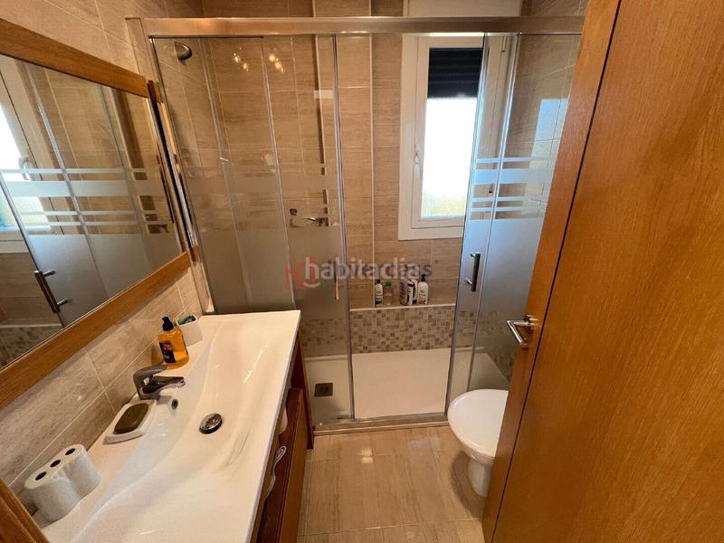 Foto 5e6d59c6-c3e8-4b08-a9ee-927bc82a7436. Casa aparellada amb calefacció aparcament piscina a Castro - Urdiales