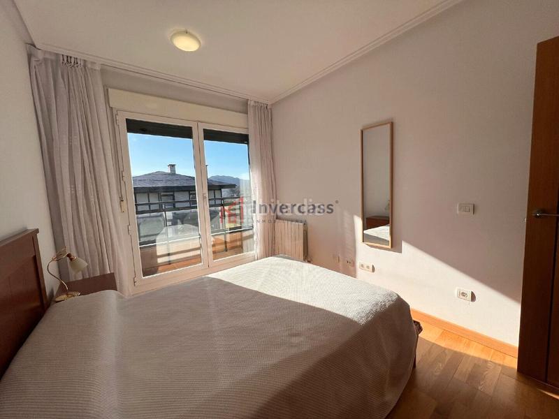 Foto 604459c3-b097-4d29-8ec2-205b8abff0c7. Casa aparellada amb calefacció aparcament piscina a Castro - Urdiales