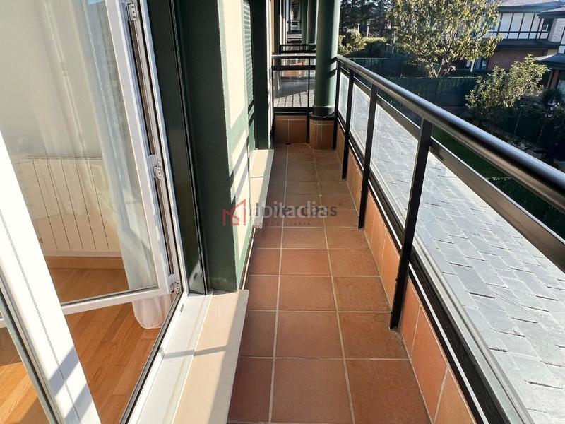 Foto 84dde55e-ac0b-4ef0-87f2-4c6b186be265. Casa aparellada amb calefacció aparcament piscina a Castro - Urdiales