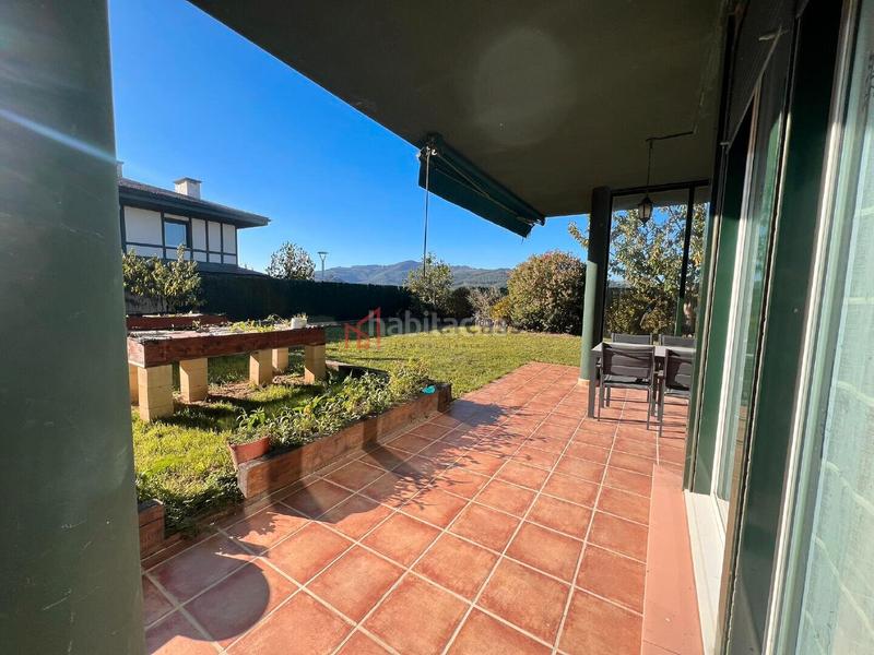 Foto 87d4c3a1-0c55-497a-bb17-2c9ebdd416b1. Casa aparellada amb calefacció aparcament piscina a Castro - Urdiales