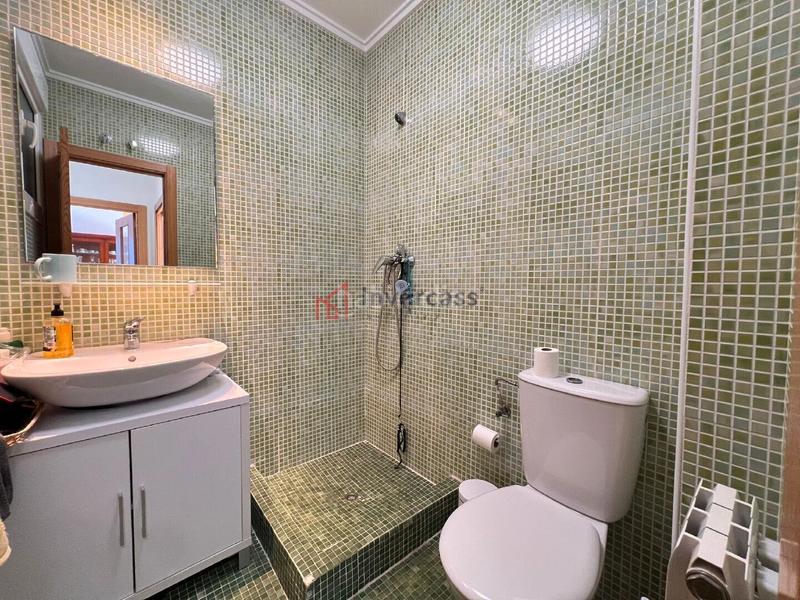 Foto 9aa9b0c1-4170-43d9-a7dc-1ddacb42b185. Casa aparellada amb calefacció aparcament piscina a Castro - Urdiales