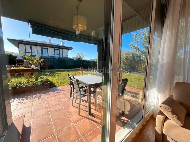 Foto c20e2414-95f2-4fe7-a48f-c6ba0ed475d1. Casa aparellada amb calefacció aparcament piscina a Castro - Urdiales