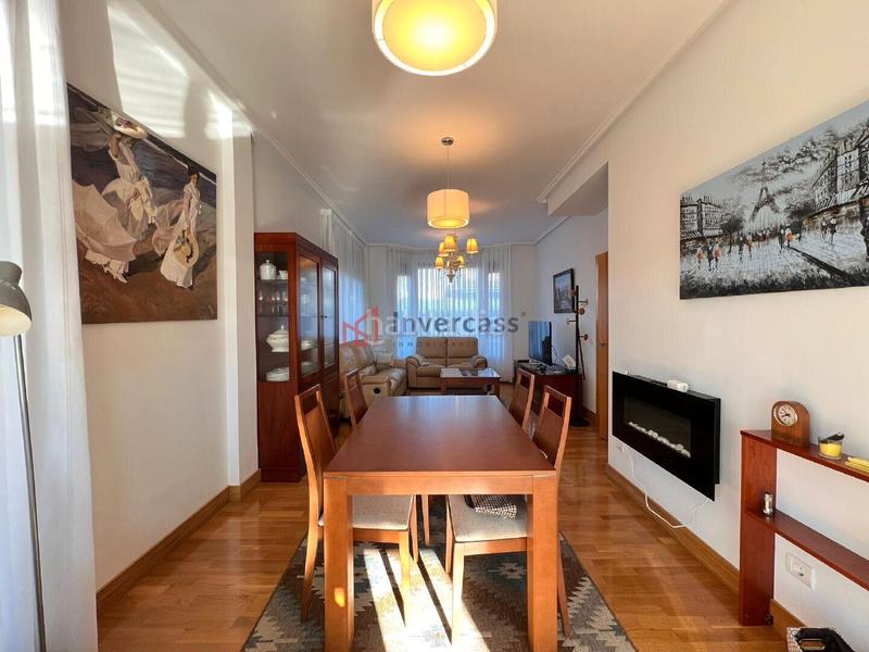 Foto c2174757-49e0-4b3c-a2fd-2f12c1229fc0. Casa aparellada amb calefacció aparcament piscina a Castro - Urdiales