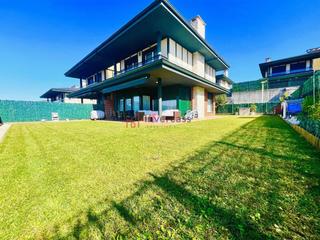 Maison jumelée à Cotolino. Inmobiliaria invercass vende  fantástico chalet adosado coqueto