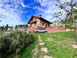 Chalet in Mioño-Santullán. Espectacular chalet independiente en samano