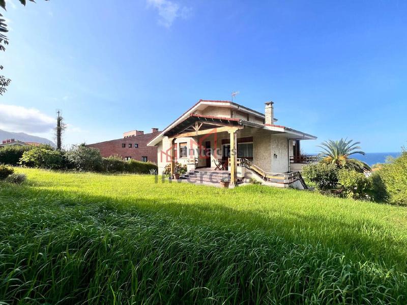 Foto 29f2c05b-fb46-4c5c-8104-a03eb0c48414. Chalet avec parking dans Oriñón- Allendelagua Castro - Urdiales