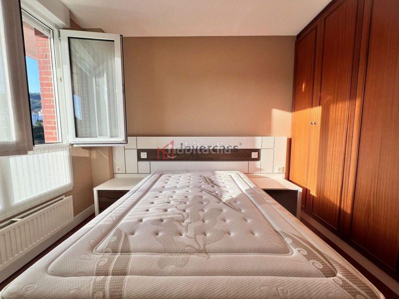 Foto bc131d54-9f29-44d8-87cb-6fe9b71b5311. Pis amb aparcament piscina a Playa Ostende Castro - Urdiales