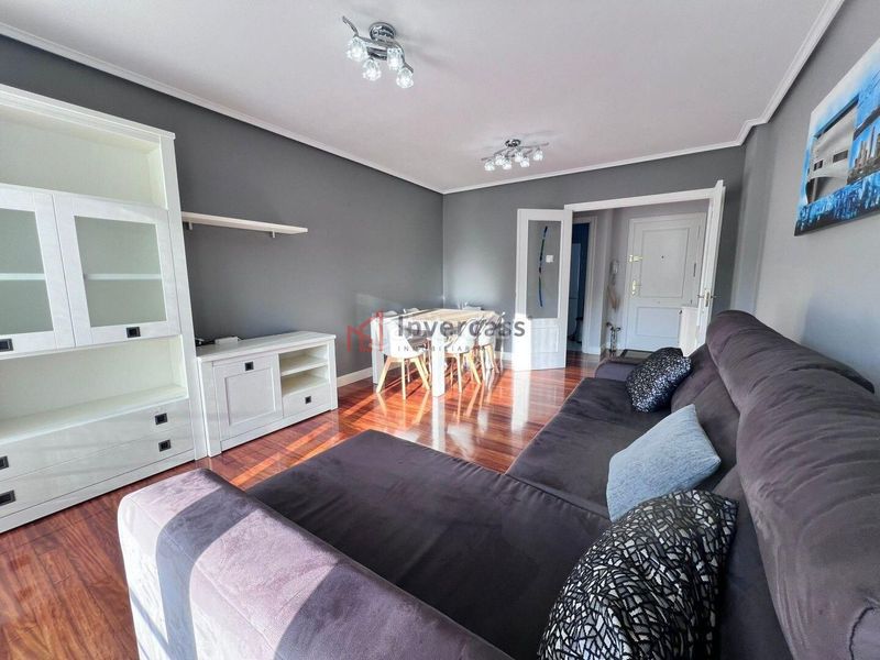 Foto f05e5d8c-0f52-4426-bc57-6b64d5a53611. Pis amb aparcament piscina a Playa Ostende Castro - Urdiales