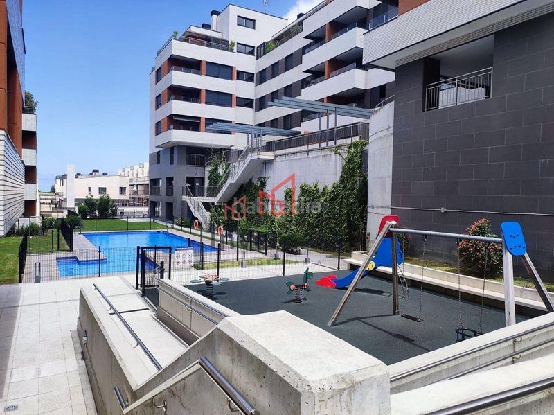 Foto f5eb641c-ae34-40b1-8bf9-fbb3d3186bcc. Pis amb aparcament piscina a Cotolino Castro - Urdiales