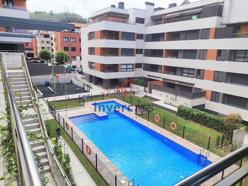 Foto fa713a8a-37d9-4fde-add6-f84444ce0f48. Pis amb aparcament piscina a Cotolino Castro - Urdiales