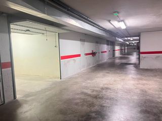 Posto auto  Calle urdiales-los templarios. Parcela de garaje cerrada en ostende
