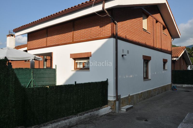 Foto 437c37be-7377-46f6-9ad5-9596abd00e54. Xalet amb calefacció aparcament a Samano Castro - Urdiales
