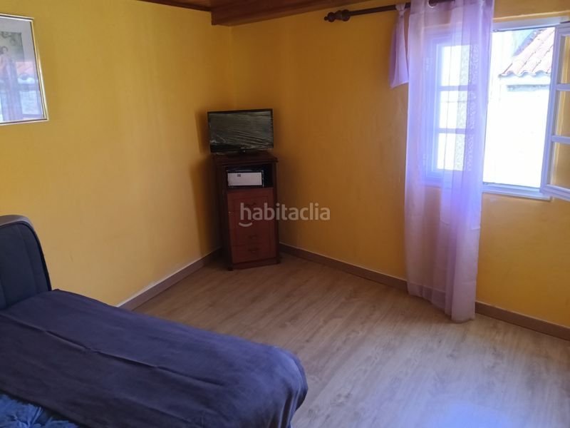 Foto dfa0fb69-7c2f-415c-954c-6b4f1cb12322. Casa adossada a Carral