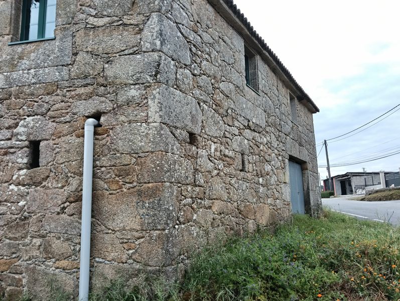 Foto 8370e25f-f91b-4c04-92f9-f211f5da042a. Casa amb aparcament a Coirós